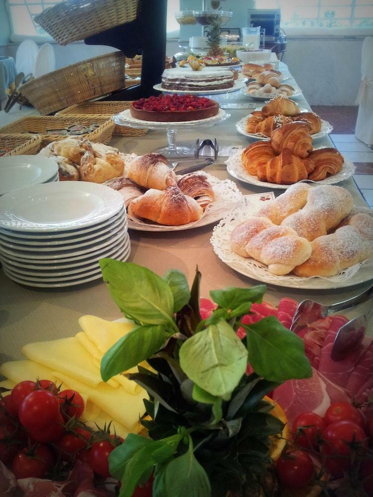 Hotel Favorita & Events